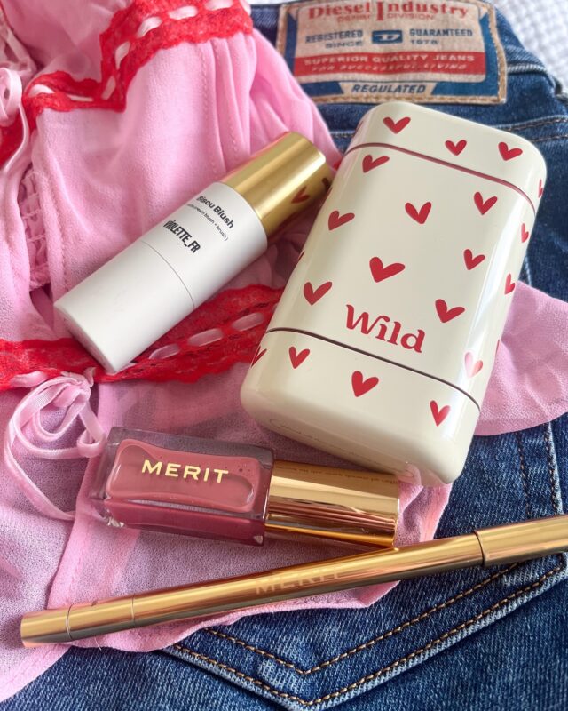 #ad | Merit and Wild products gifted

Two weeks of sun has fully put me in spring/summer mode 🌷🐝☀️

What are your plans for the long weekend coming up? I’ve got a shelf of Easter eggs calling my name so I’ll probably be eating my weight in chocolate! 🍫🐣